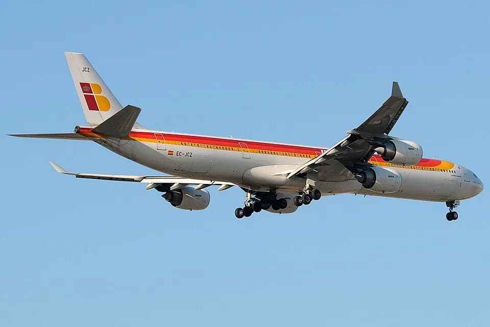 Vicente Aleixandre - On final runway 33L