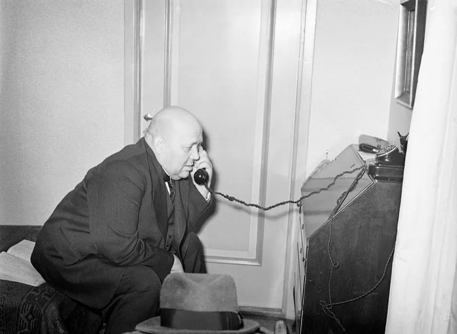Frans Eemil Sillanpää - F.E. Sillanpää in his home receives the news that he has been awarded with the Nobel prize in literature in 1939.