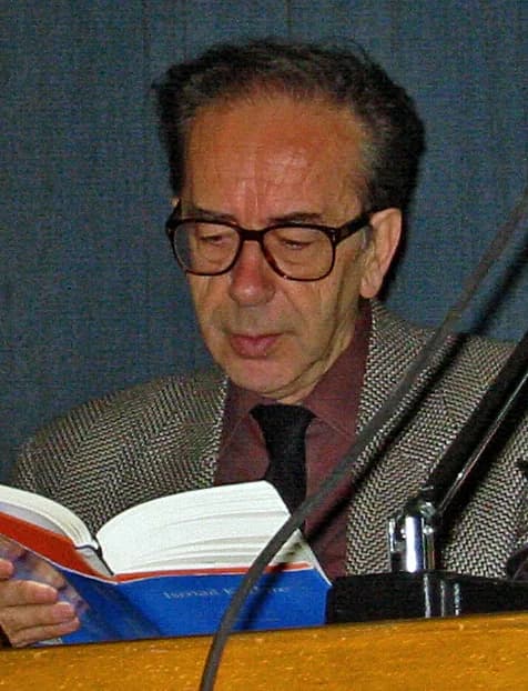 Ismail Kadare - Ismail Kadare doing a public reading from one of his books. Zurich, Switzerland, Autumn 2002.
