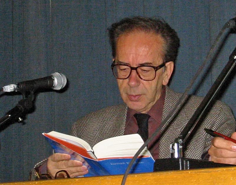 Ismail Kadare - Ismail Kadare during a literary reading in Zurich.
