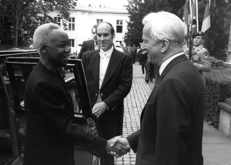 Richard von Weizsäcker - For documentary purposes the German Federal Archive often retained the original image captions, which may be erroneous, biased, obsolete or politically extreme. Bonn, 21. Mai 