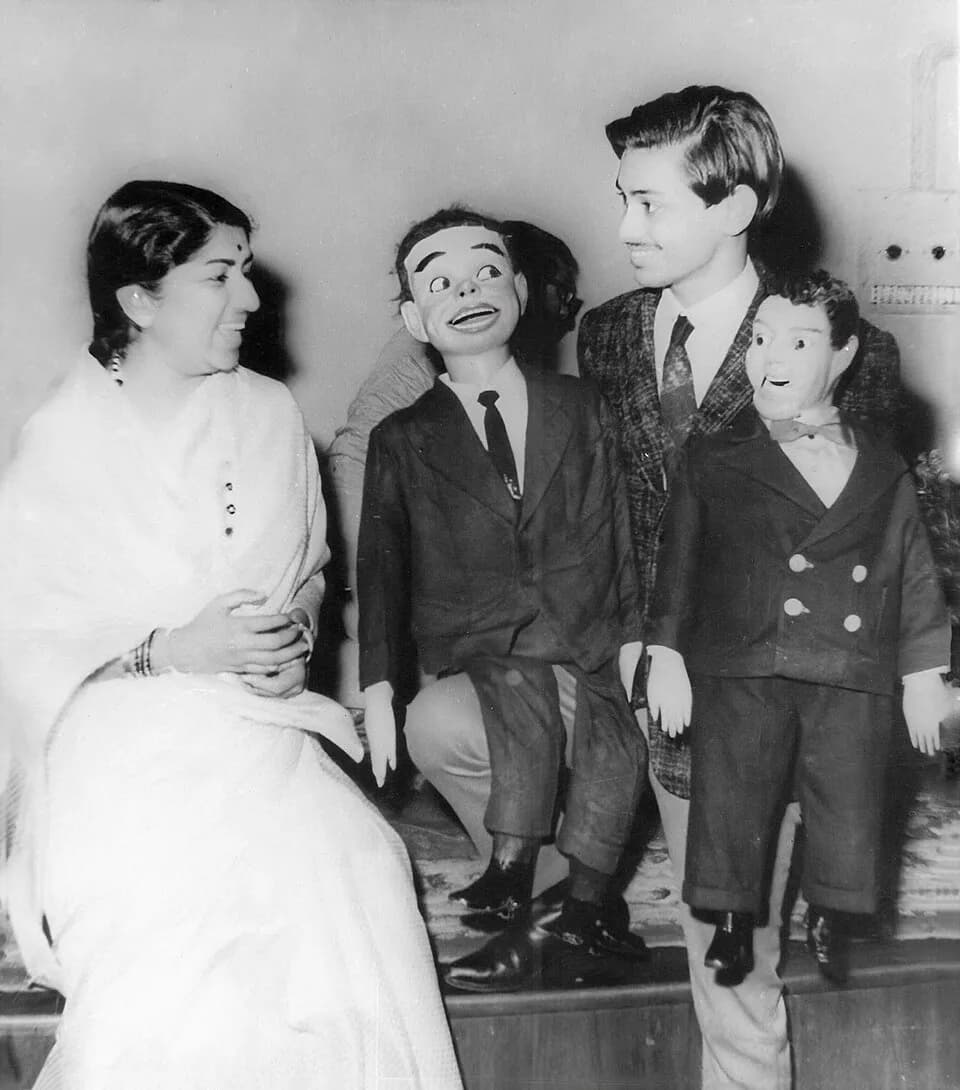 Lata Mangeshkar - Indian singer Lata Mangeshkar and Indian puppeteer Ramdas Padhye