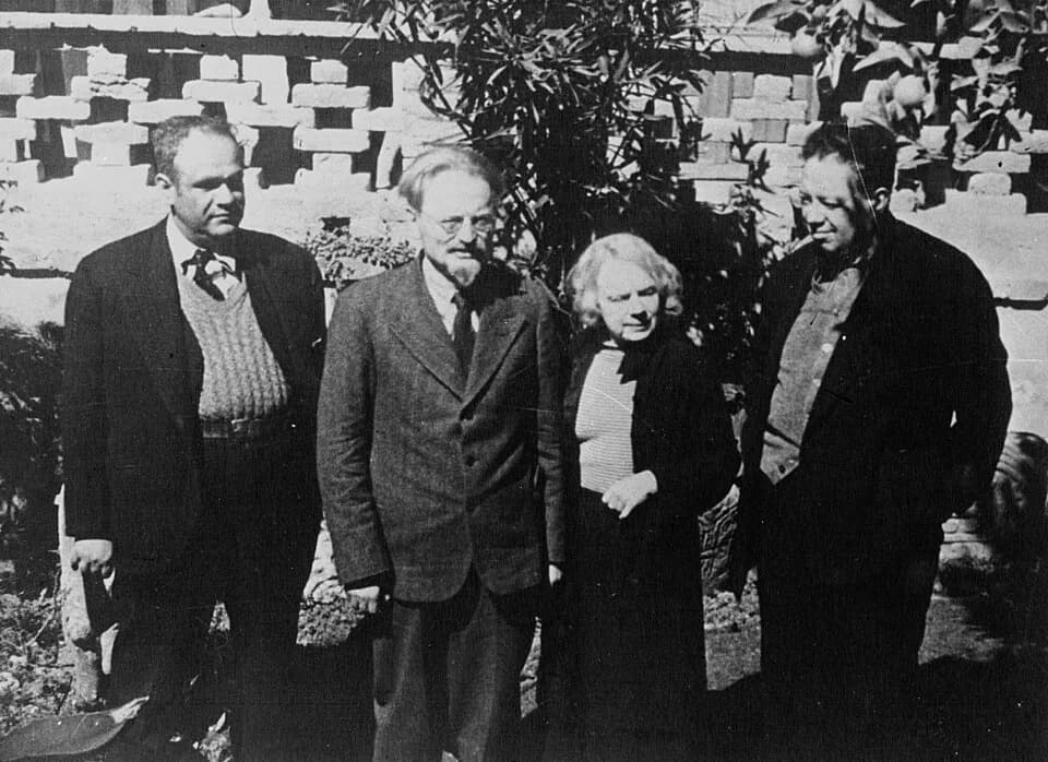 Diego Rivera - Trotski y familia en Méjico en 1937.