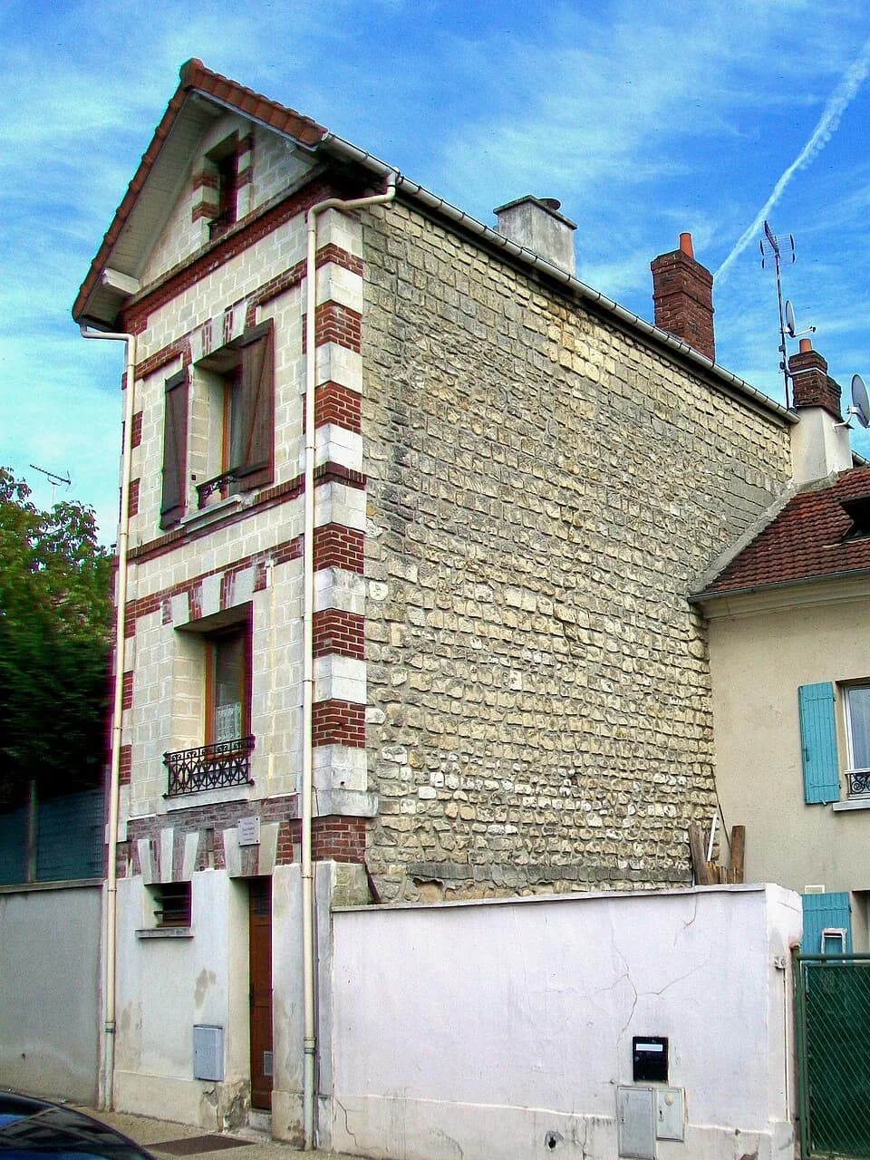 Jean Gabin - La maison où a vécu Jean Gabin, Grande rue, au nord du centre-ville.