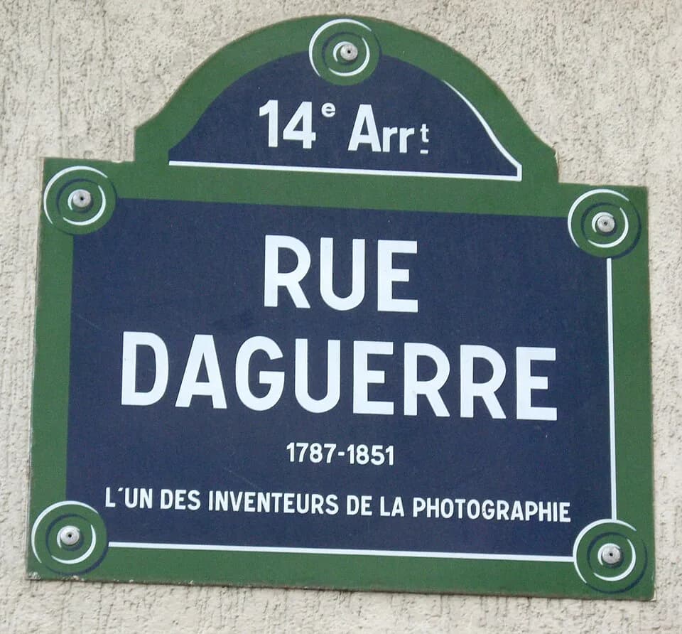 Louis Daguerre - Plaque de la rue Daguerre, Paris 14e, en mémoire de Louis Daguerre (1787-1851), inventeur du daguerréotype.