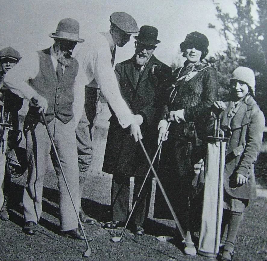 Erik Satie - Brancusi, Rochet &amp; Erik Satie - plays Golf (Fontainebleau)