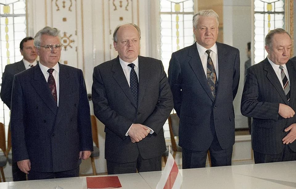 Leonid Kravchuk - “Leonid Kravchuk, Stanislav Shushkevich and Boris Yeltsin”. Leonid Kravchuk, President of Ukraine, left; Stanislav Shushkevich, Belarus' Supreme Soviet Speaker, center; and Boris Yel