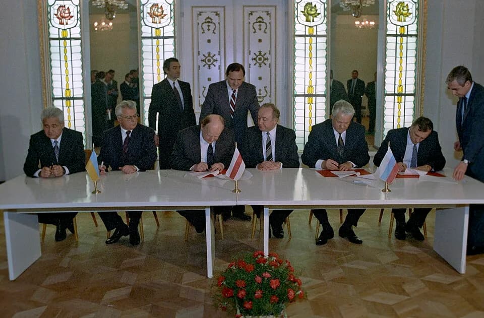 Leonid Kravchuk - “Signing the Agreement to eliminate the USSR and establish the Commonwealth of Independent States”. Ukrainian President Leonid Kravchuk (second from left seated), Chairman of the Sup