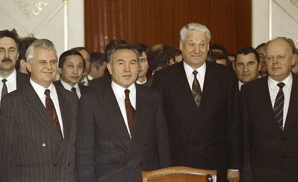 Leonid Kravchuk - “CIS heads of state”. Ukrainian President Leonid Kravchuk (left), Kazakh President Nursultan Nazarbayev (second left), Russian President Boris Yeltsin (second right) and Speaker of B