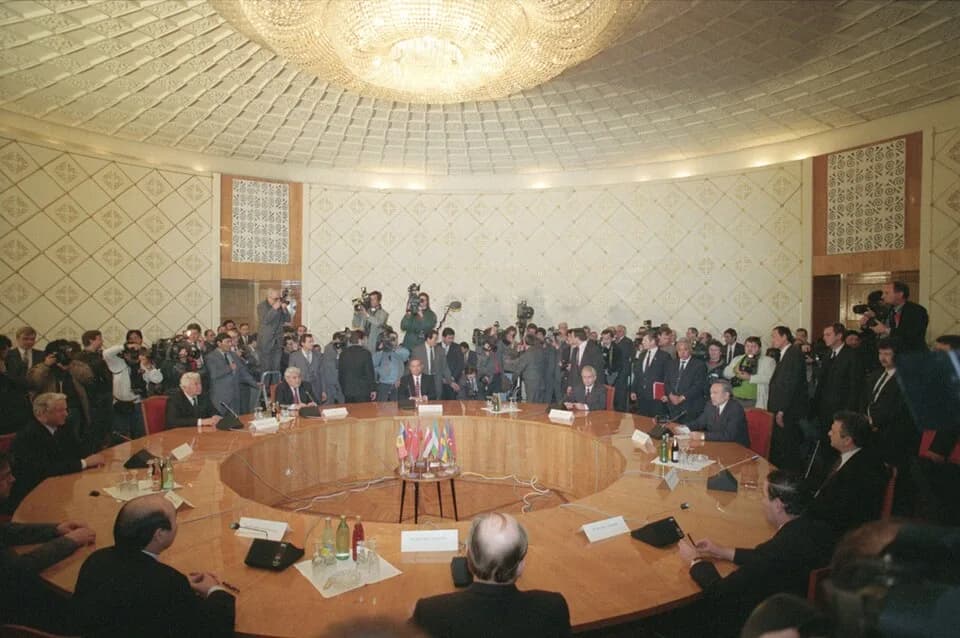 Leonid Kravchuk - “Signing of Protocol on Establishing Commonwealth of Independent States”. The heads of 11 independent states, i.e. former Soviet republics, met in Alma-Ata to sign the Protocol on Es