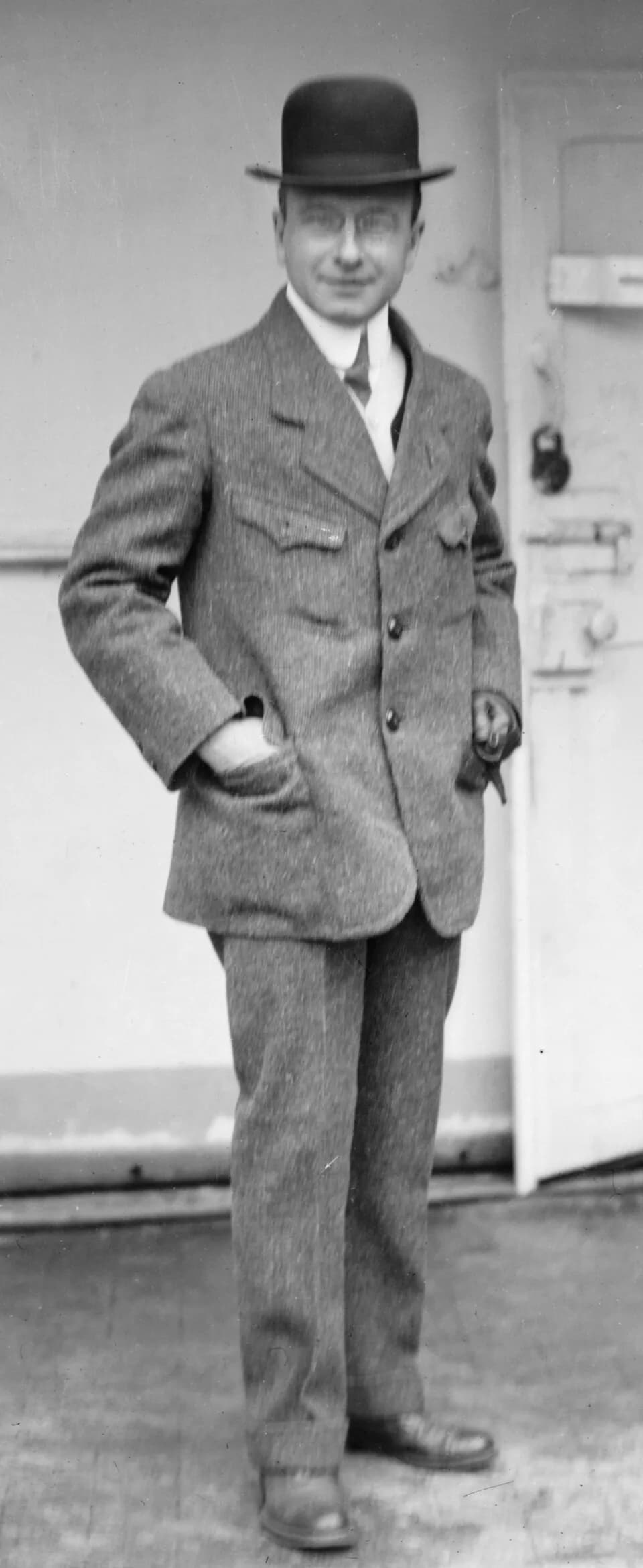 Alexis Carrel - Dr. A. Carrel (LOC)
Bain News Service, publisher.
Dr. Alexis Carrel in 1912 
[between 1910 and 1915]
1 negative : glass ; 5 x 7 in. or smaller.
Notes:
Title from unverified data provid