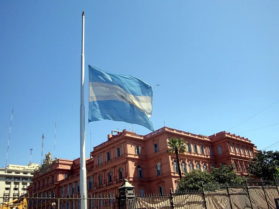 Néstor Kirchner - Argentinian flag waving in front of the Casa Rosada at half mast during the funeral of former President Nestor Kirchner.