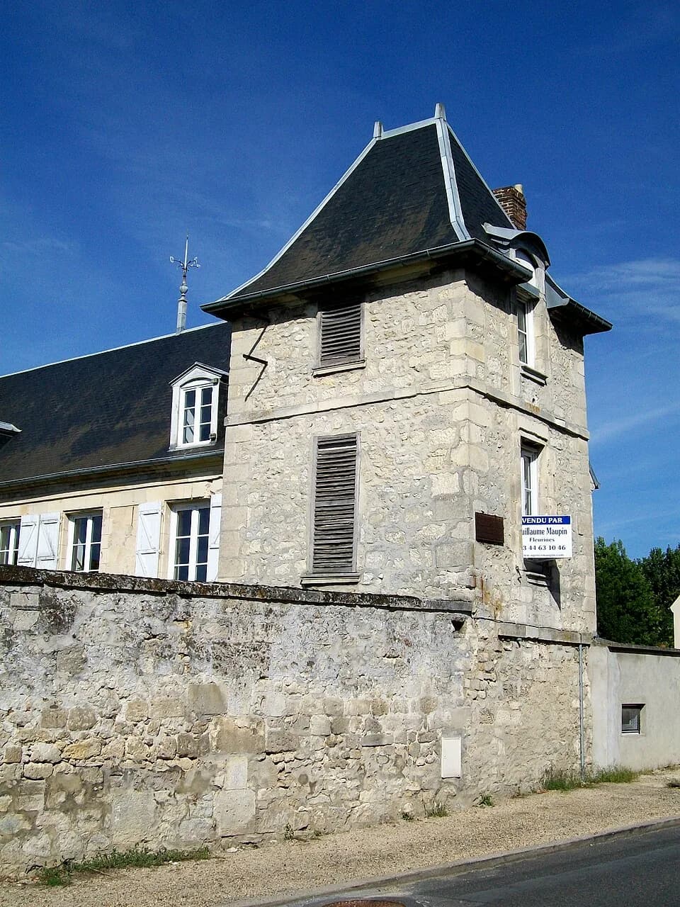 Nicolas Boileau-Despréaux - Ancien hôtel seigneurial à Saint-Paterne, à proximité du manoir de Saint-Symphorien.