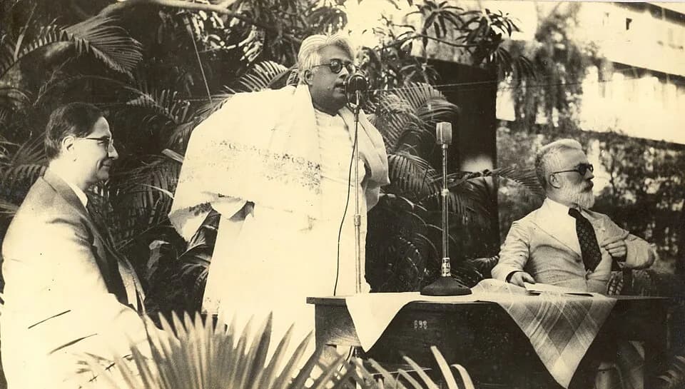Satyendra Nath Bose - Satyendra Nath Bose (Speaking), Ronald Aylmer Fisher (Right) and Prasanta Chandra Mahalanobis (Left)