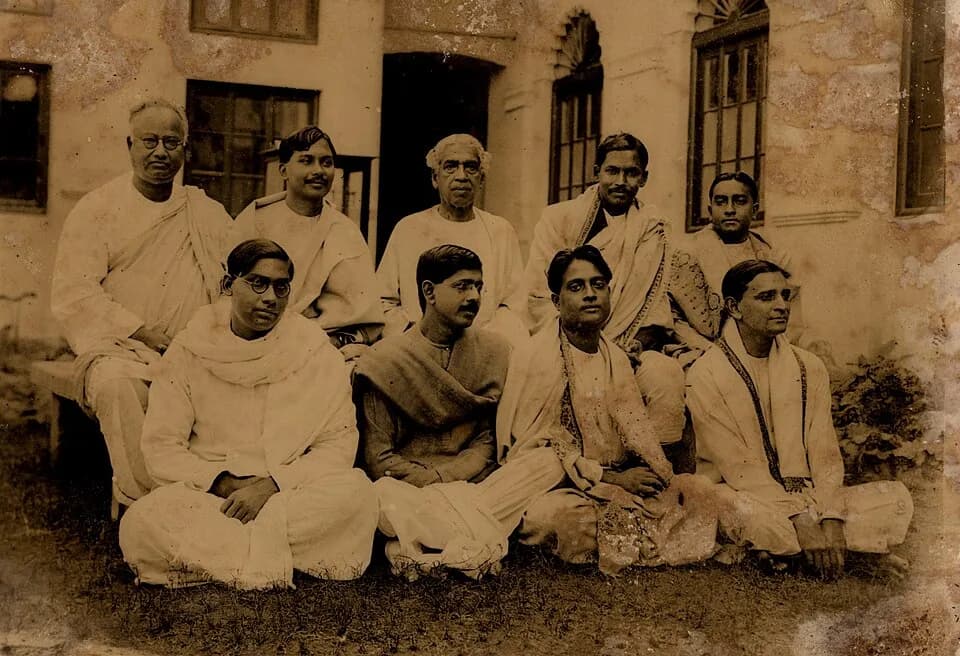 Satyendra Nath Bose - Front row (L to R): Nikhil Ranjan Sen, Jnanendra Nath Mukherjee, Satyendranath Bose, Debendra Mohan Bose.
Back row (L to R): NC Nag, Jnan Chandra Ghosh, Jagadish Chandra Bose, Me