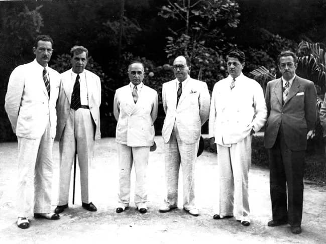 Getúlio Vargas - Filinto Müller, Góis Monteiro, Getúlio Vargas, Valdemar Falcão, Benedito Valadares e Israel Pinheiro (esquerda para direita), 1938. São Lourenço(MG) - Brasil