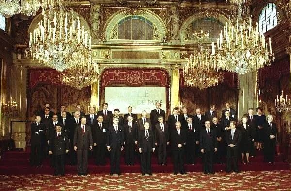 Turgut Özal - n 21 November 1990, the Paris Summit of the Conference on Security and Cooperation in Europe (CSCE) decides on how to institutionalise the CSCE and adopts the Paris Charter for a New Eur