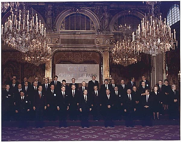 Turgut Özal - Elysee CSCE 1990 29-0058a.png