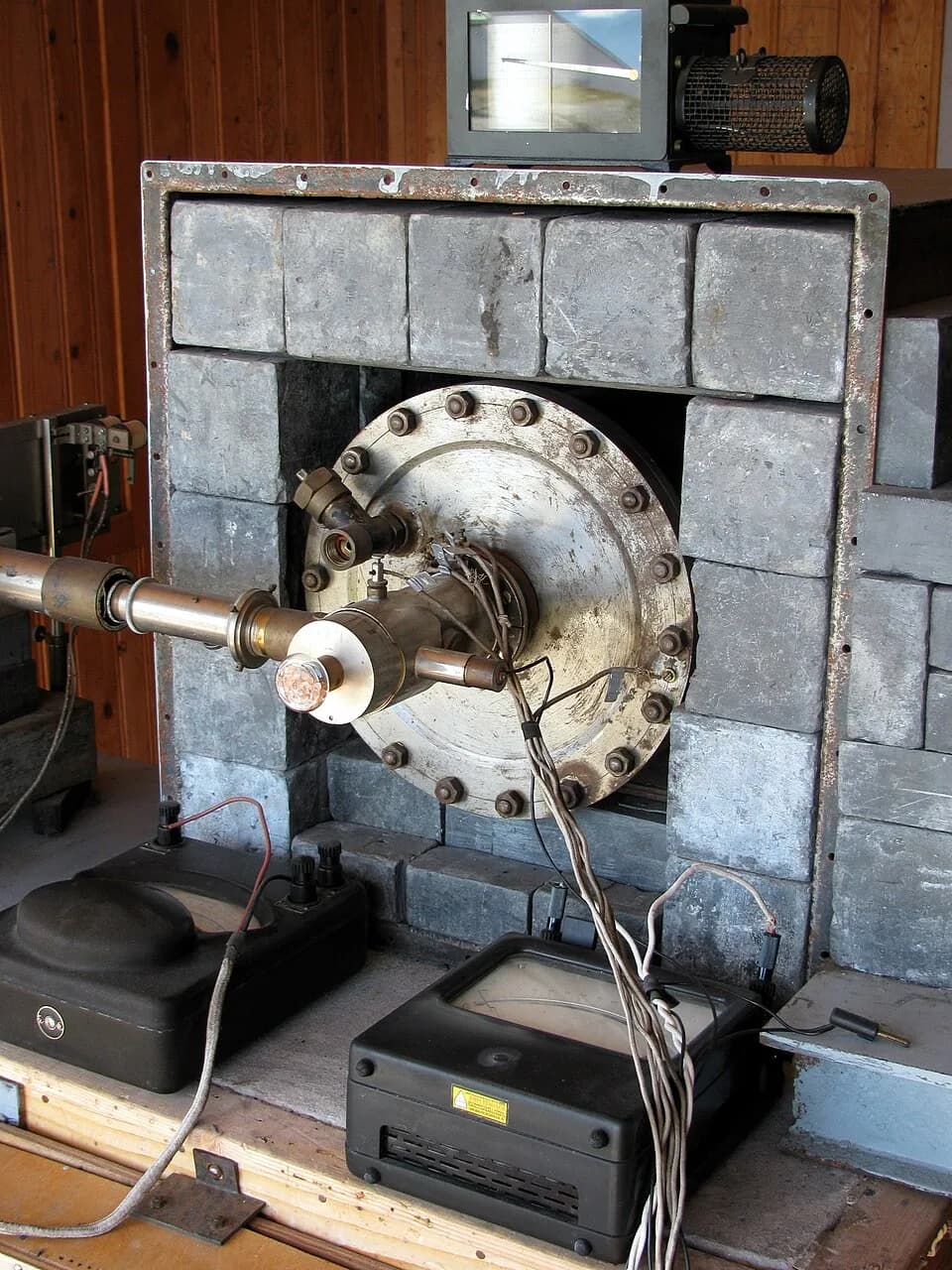 Victor Francis Hess - Steinke Apperatus, an Ionization Chamber, located at the Hafelekar Cosmic Ray Laboratory, installed 1931.