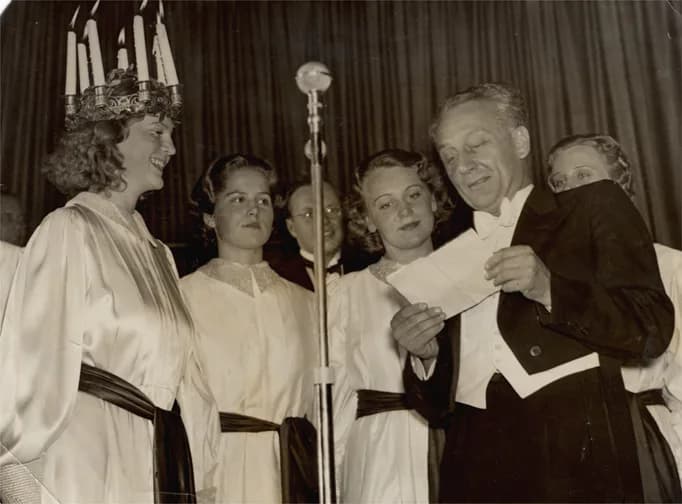Albert Szent-Györgyi - Albert Szent-Gyorgyi at the Santa Lucia feast in Stockholm 1937.jpg
