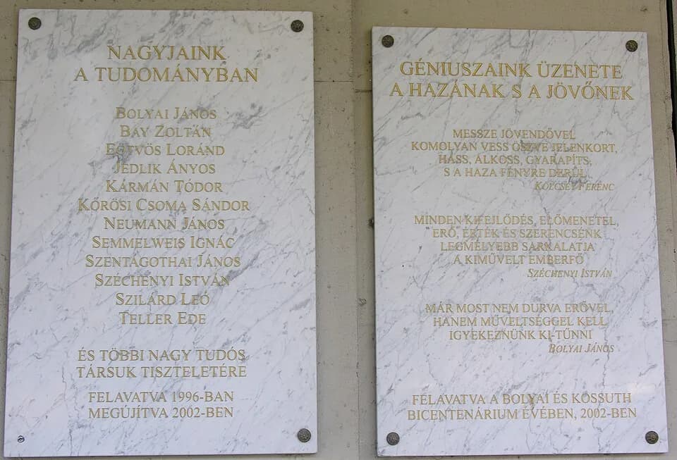 Edward Teller - Nagyjaink a tudományban - emléktábla, Kölcsey Ferenc: Huszt vers/ epigramma részlettel Budapest, II., Nagy Imre tér 3 = Fő utca 66-68. (Műszaki és Természettudámányi Egyesületek Szövet