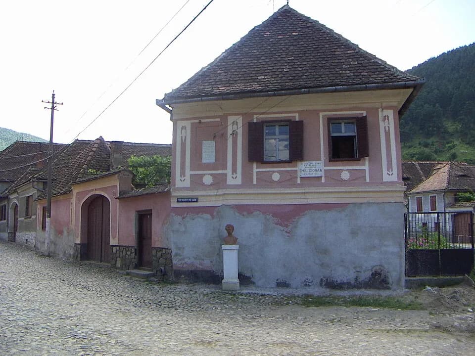 Emil Cioran - Casa din Răşinari, Sibiu unde s-a născut Emil Cioran
The house of Răşinari where Emil Cioran was born

La casa de Răşinari, en donde nació Emil Cioran