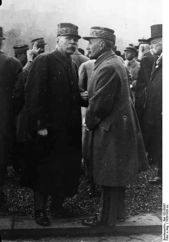 Ferdinand Foch - Bundesarchiv Bild 102-00087, Joseph Joffre und Ferdinand Foch.jpg