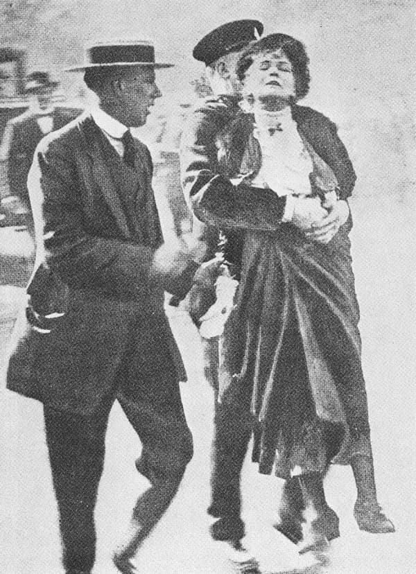 Emmeline Pankhurst - Emmeline Pankhurst being arrested at King's Gate in May 1914