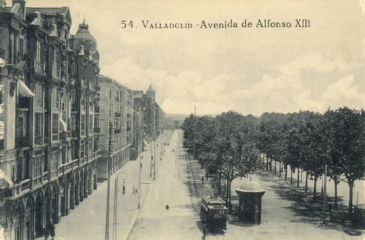 Alfonso XIII - Avenida de Alfonso XIII (Acera de Recoletos) - Valladolid - Grafos - Madrid - Tarjeta postal 140 x 90 B/N