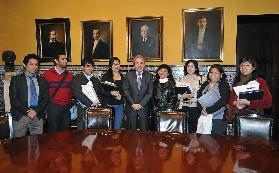 Javier Pérez de Cuéllar - Los 8 ganadores del concurso en redes sociales realizado por el Ministerio de Relaciones Exteriores, visitaron el viernes pasado el Palacio de Torre Tagle, a través de un rec