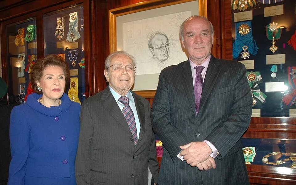 Javier Pérez de Cuéllar - CANCILLER GARCÍA BELAUNDE Y EMBAJADOR JAVIER PÉREZ DE CUELLAR EN INAUGURACIÓN DE MUESTRA DE CONDECORACIONES RECIBIDAS POR EL EX SECRETARIO GENERAL DE LA ONU