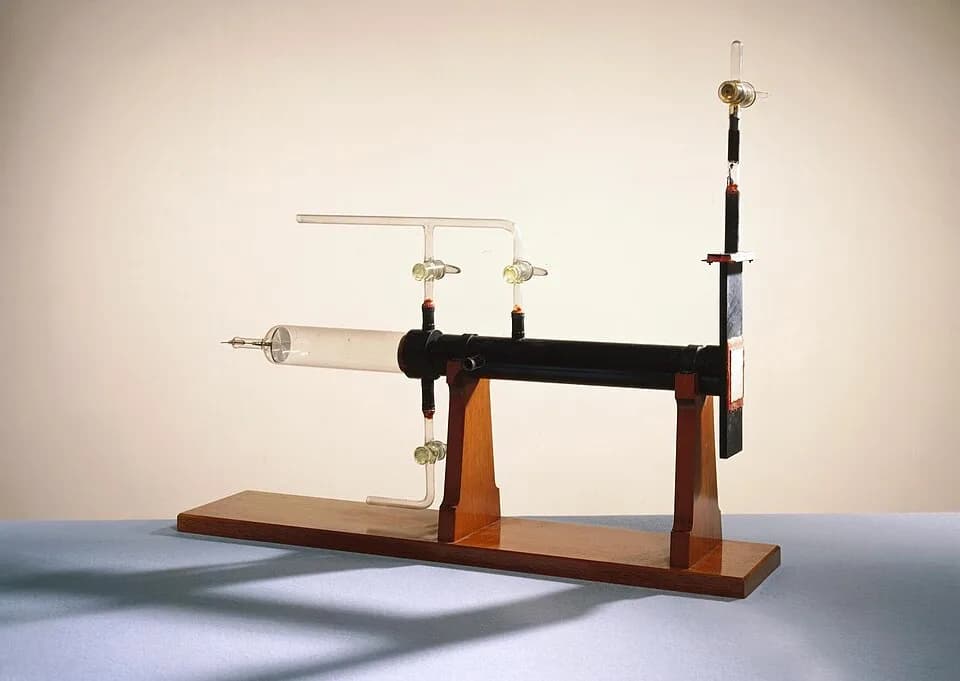 George Paget Thomson - Original electron diffraction camera used by G P Thomson.; Made in Aberdeen by G P Thomson (1892-1975), the son of J J Thomson (1856-1940) who identified the electron. Working i