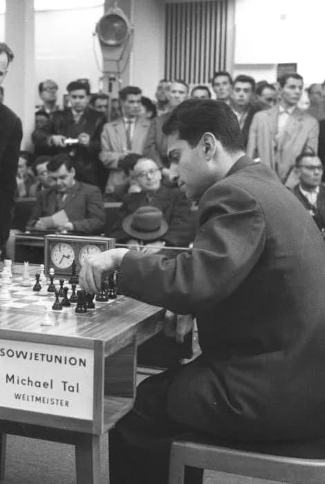 Mikhail Tal - For documentary purposes the German Federal Archive often retained the original image captions, which may be erroneous, biased, obsolete or politically extreme. Zentralbild/Kohls/Leske
1