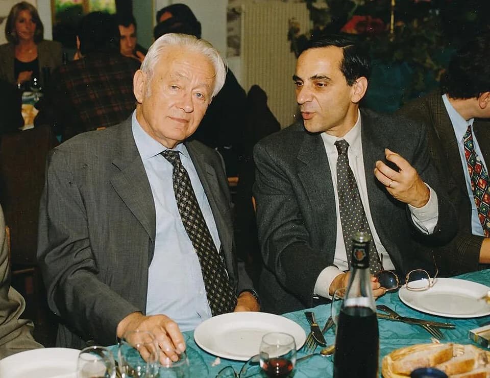 Georges Charpak - Saint-Dié-des-Vosges, Festival international de géographie (FIG), octobre 1997.
Georges Charpak et Rémy Knafou.

Photo d'archive personnelle scannée.