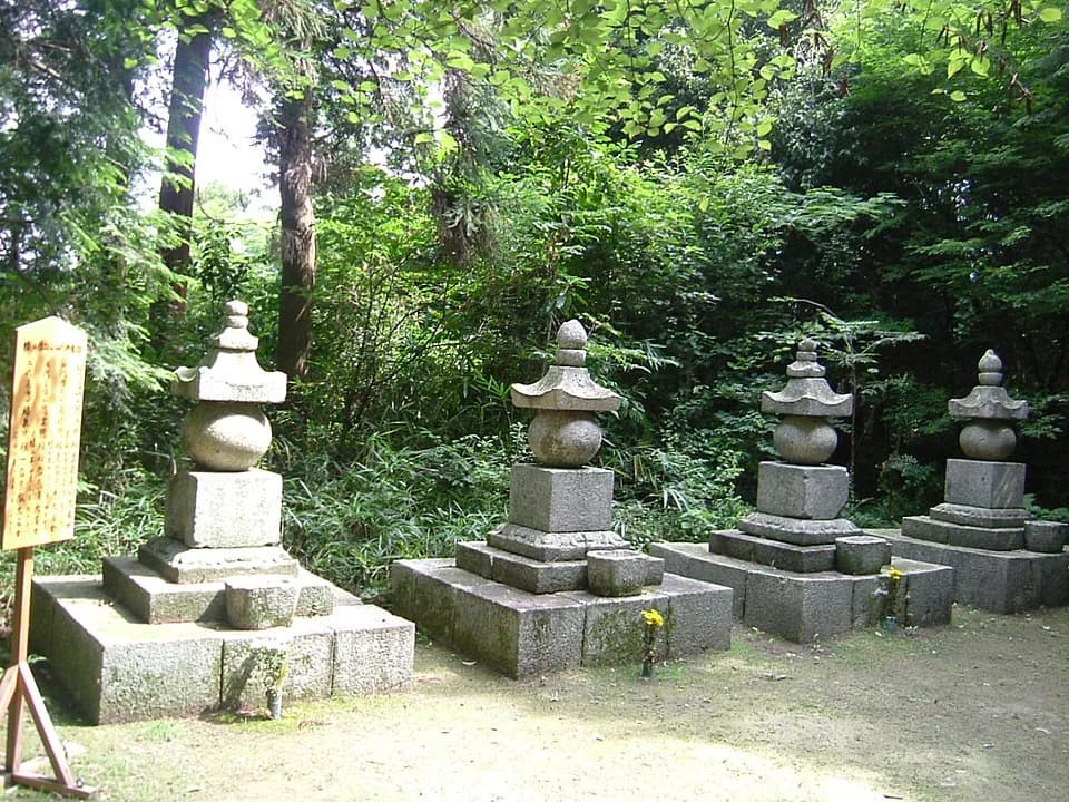 Oda Nobunaga - 安土城織田信雄家系墓塔。(長谷川秀一邸跡)滋賀県蒲生郡安土町