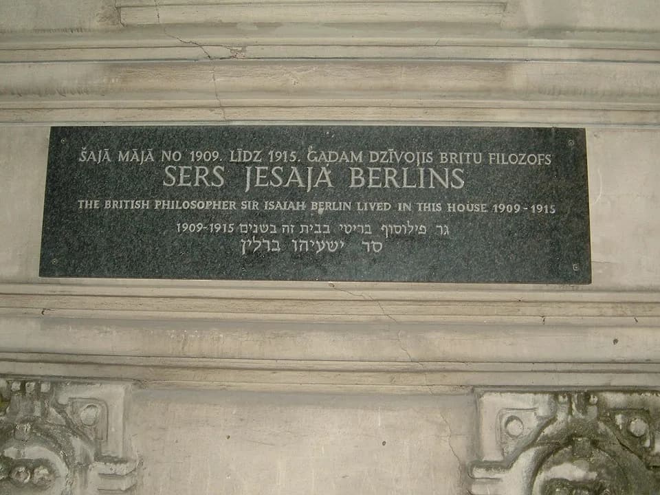 Isaiah Berlin - Мемориальная доска на доме в Риге, где прошли первые годы жизни Исайи Берлина