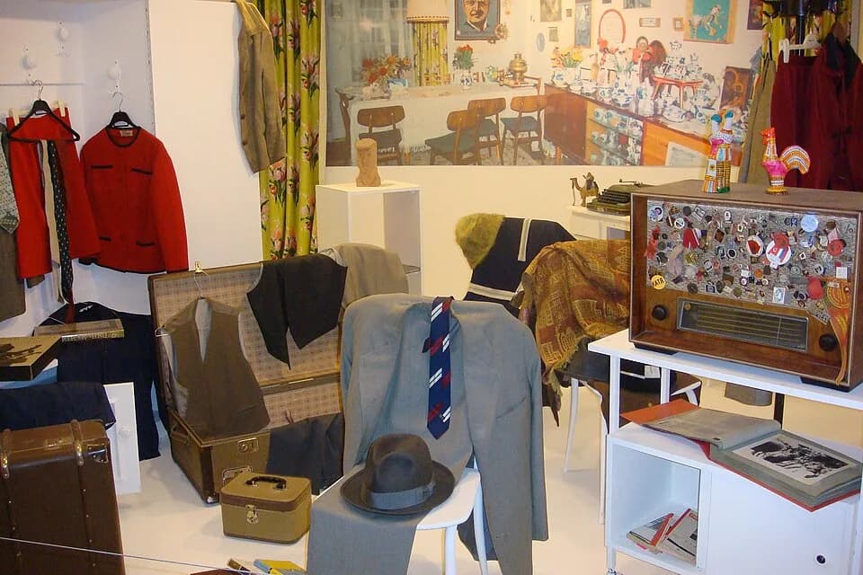 Nâzım Hikmet - Belongings of Nazım Hikmet and his wife Vera (photographed at the exhibition "Nazım and Vera from Moscow to İstanbul" at Yapı Kredi Kültür Merkezi Sermet Çifter Salonu (İstanbul) betwee