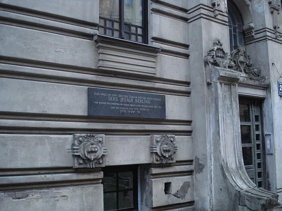 Isaiah Berlin - Plaque marking Isaiah Berlin's childhood home in Riga, Alberta ielā 2a