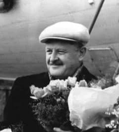 Nâzım Hikmet - Picture cropped by File:Bundesarchiv Bild 183-14809-0004, Berlin, Schriftsteller-Besuch.jpg 

.mw-parser-output table.commons-file-information-table,.mw-parser-output .fileinfotpl-type-