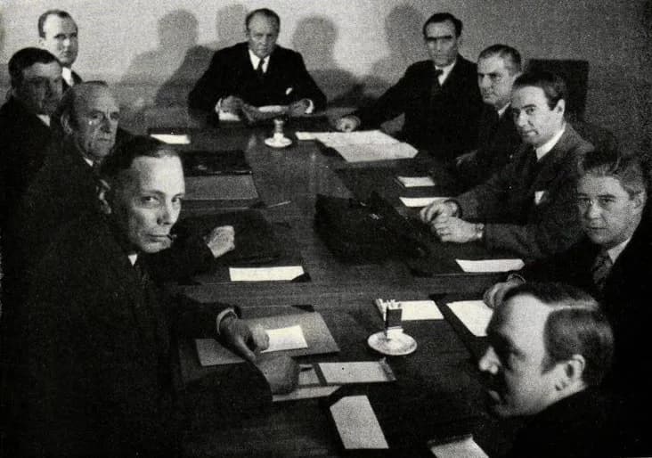 Manne Siegbahn - The so-called Atomic Committee (Atomkommittén), which was appointed at the beginning of December 1945. From the left: Chief Director Albert Björkeson, Director Ragnar Liljeblad, Profe