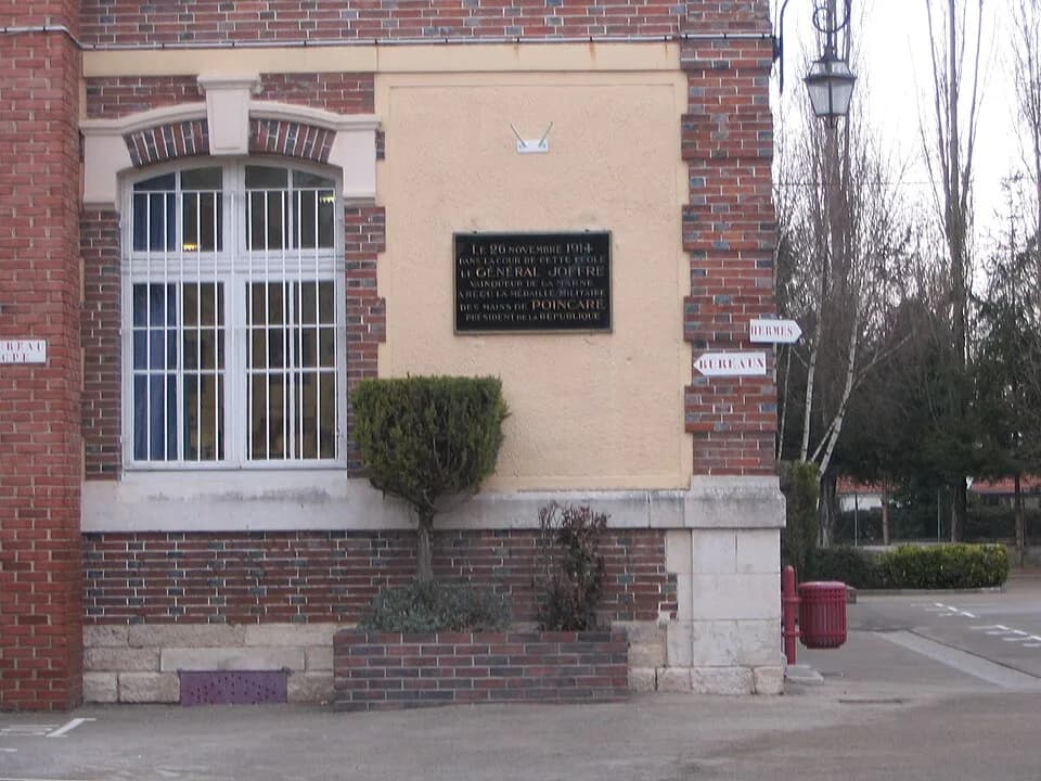 Raymond Poincaré - Plaque commemorating Joffre's medalling, in Romilly-sur-Seine, Aube, France.
"On November 26th, 1914, in this school's courtyard, General Joffre, winner of the Marne battle, receive