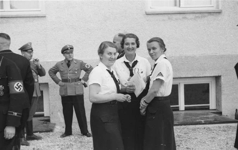 Martin Bormann - For documentary purposes the German Federal Archive often retained the original image captions, which may be erroneous, biased, obsolete or politically extreme. KZ Dachau, Besuch von