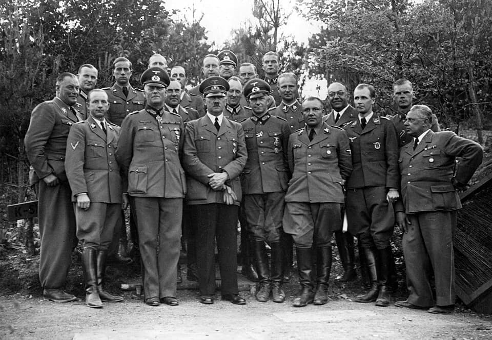 Martin Bormann - For documentary purposes the German Federal Archive often retained the original image captions, which may be erroneous, biased, obsolete or politically extreme. Zentralbild
Faschisten