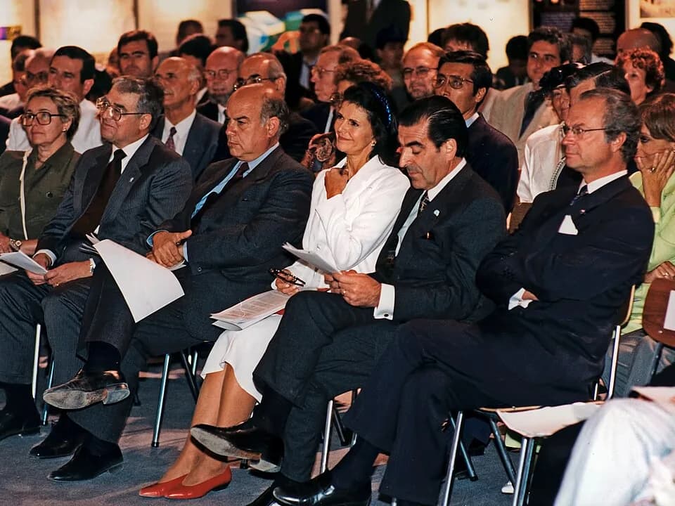 Riccardo Giacconi - On December 4, 1996, the Foundation Ceremony for the VLT Observatory took place on Cerro Paranal, in the presence of the President of Chile, Mr. Eduardo Frei Ruiz-Tagle, the Royal 