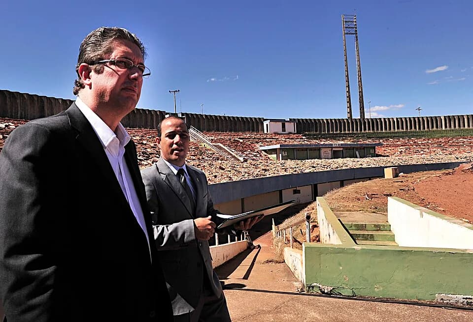 Garrincha Garrincha - Brasília - O governador do Distrito Federal, Rogério Rosso, participa da cerimônia de lançamento da reforma e ampliação do Estádio Nacional de Brasília Mané Garrincha e da assina