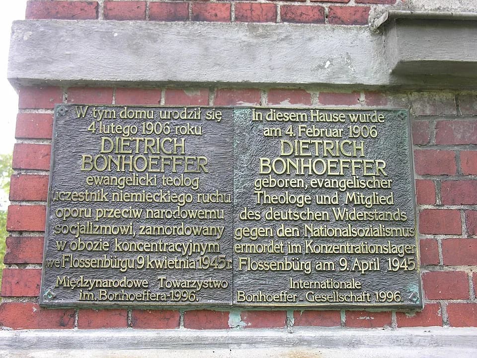 Dietrich Bonhoeffer - Gedenktafel am Geburtshaus von Dietrich Bonhoeffer in Breslau, ul. Kazimierza Bartla 7 (früher Am Birkenwäldchen 7).