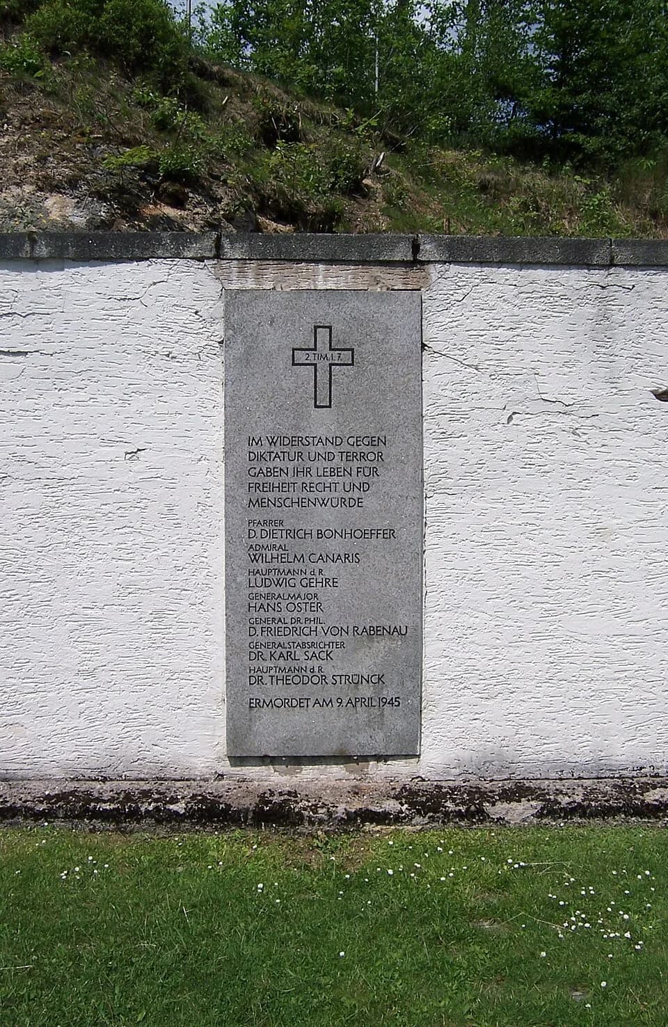 Dietrich Bonhoeffer - Flossenbürg concentration camp, Arrestblock-Hof: Memorial to members of German resistance executed on April 9, 1945. Translation: "In resistance against dictatorship and terror, 