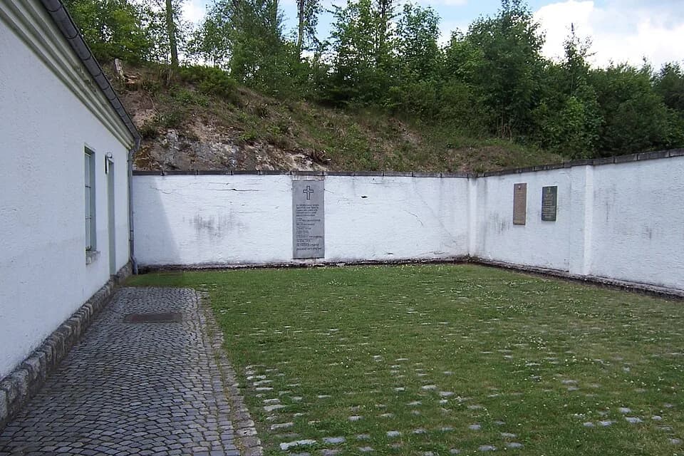 Dietrich Bonhoeffer - Flossenbürg concentration camp: courtyard of Arrestblock (jail block), site of numerous executions in 1944/45