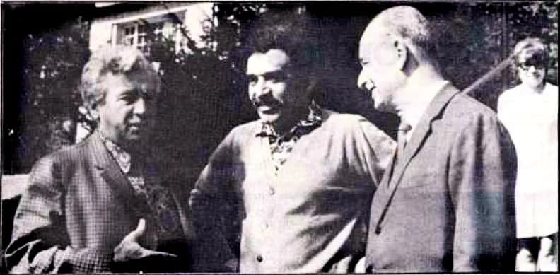Jorge Amado - This picture is mine, part of my family's photo archive, taken by my great-aunt Rosita (Adonias Filho's wife). User:Eadonias
Adonias Filho (on the right) with fellow writers Gabriel Gar