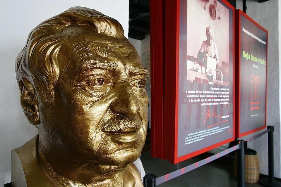Jorge Amado - Busto de Jorge Amado fotografado durante cerimônia especial para o anuncio das comemorações do Ano Jorge Amado e lançamento da programação comemorativa aos 25 anos da Fundação Casa de Jo